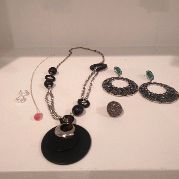 Fashion jewelry pieces - Picture 1 of 5